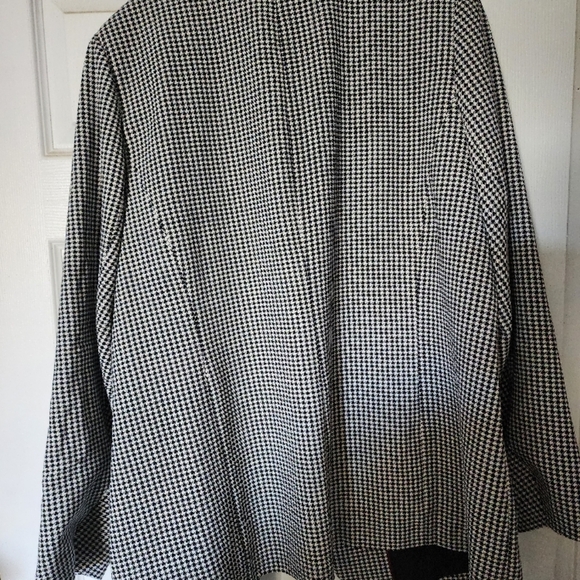Black and white, houndstooth blazer - Picture 4 of 6